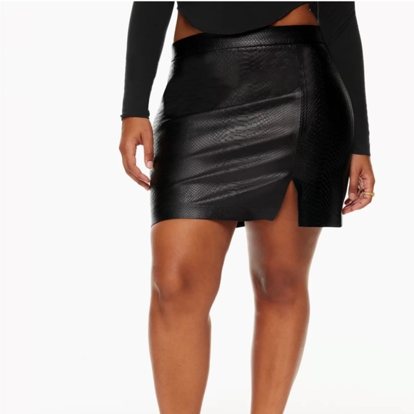 Aritzia Wilfred Patio Vegan Leather Mini Skirt - Picture 2 of 14